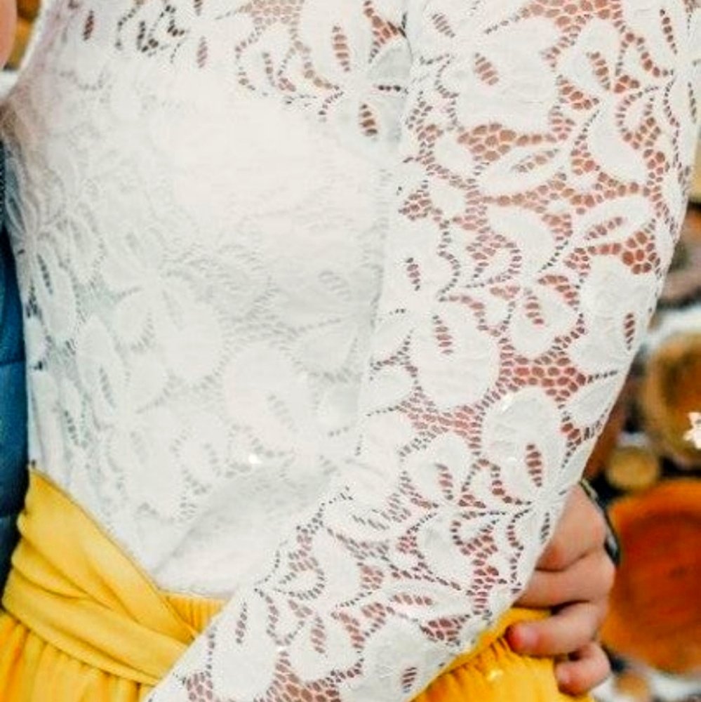 White lace top medium